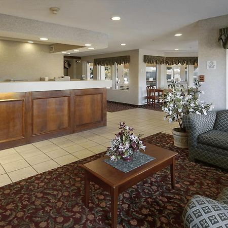 Lakewood Inn & Suites Dowagiac Buitenkant foto